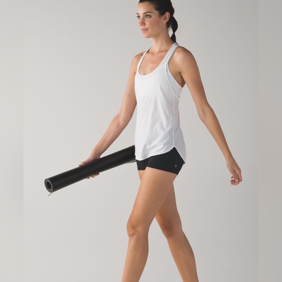 BNWOT Lululemon Boogie Short 
*Reversible 
in Black / Black. 
Size 6. - Picture 6 of 10